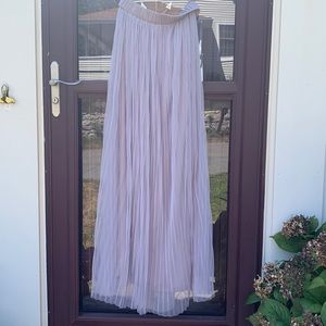 Beautiful lace overlay raw hem fully lined skirt